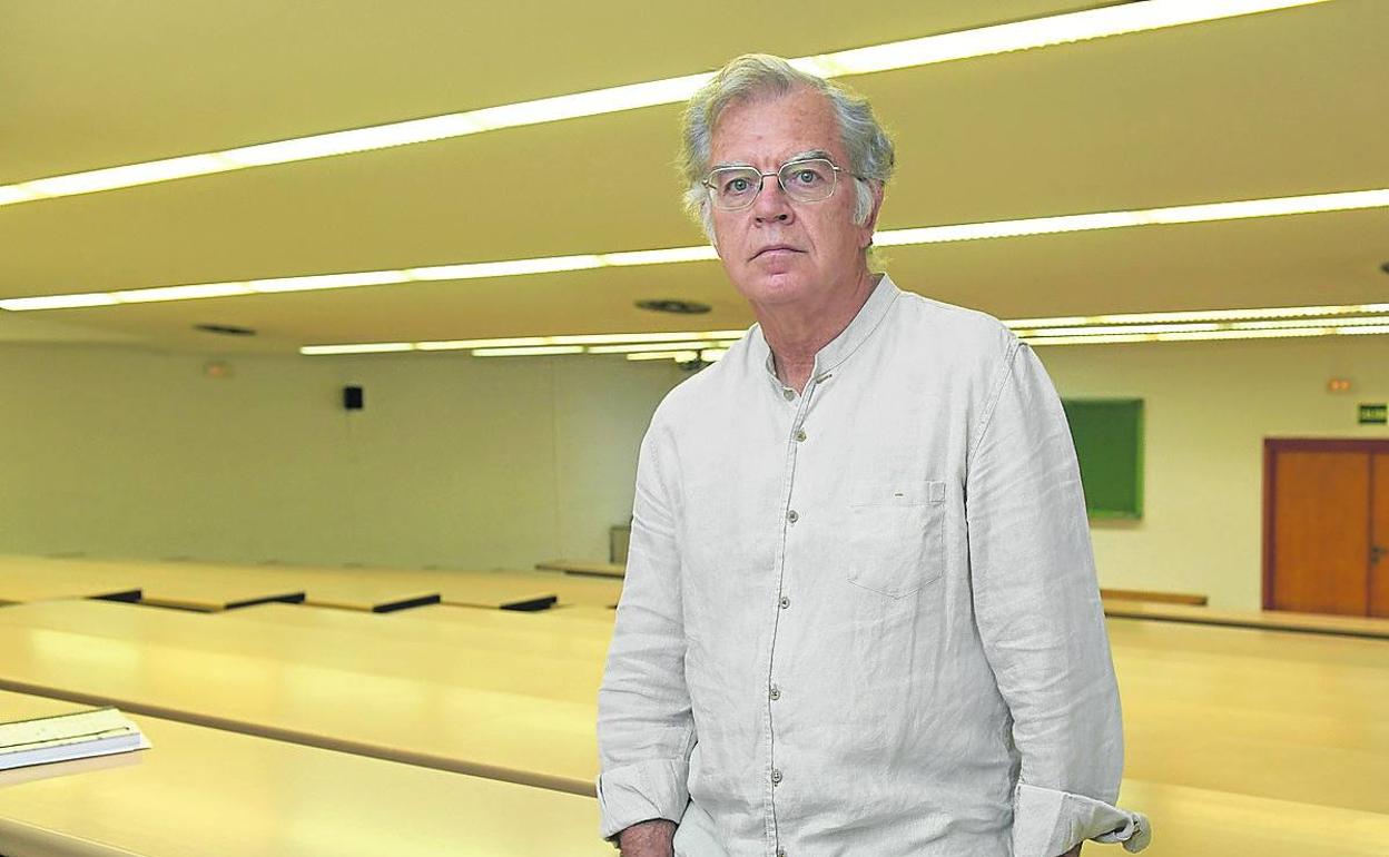 Jorge Praga en el edificio Fernando Tejerina de la Universidad de Valladolid. 