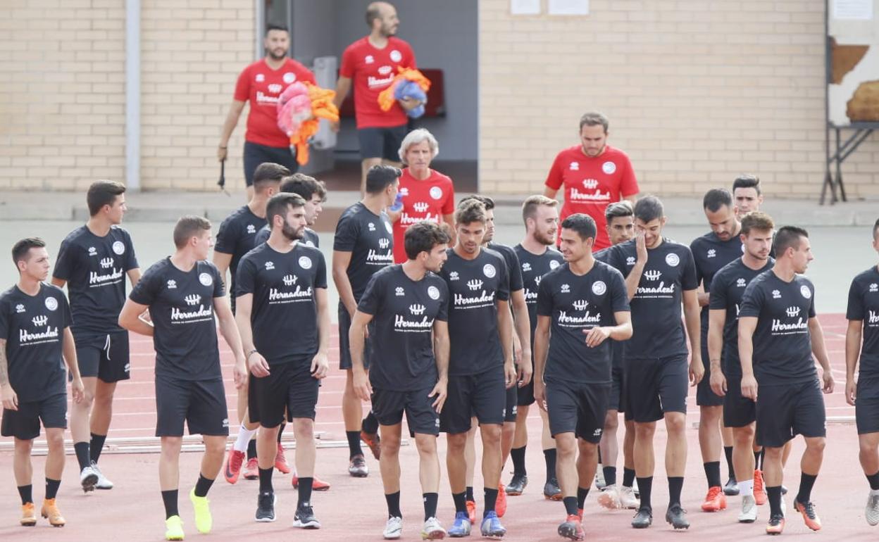 Los jugadores de Unionistas acuden a un entrenamiento. 