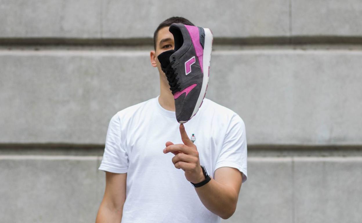Zapatillas 'Malva' y su diseñador, Pablo Nieto.
