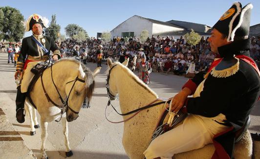 El público observa a Napoleón y al regente en las calles de Autilla, frente a frente. La localidad recrea la entrada del emperador francés y su enfrentamiento con las tropas españolas. 