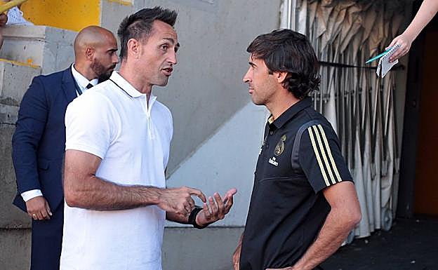 Raúl, en el inicio del encuentro en León. 