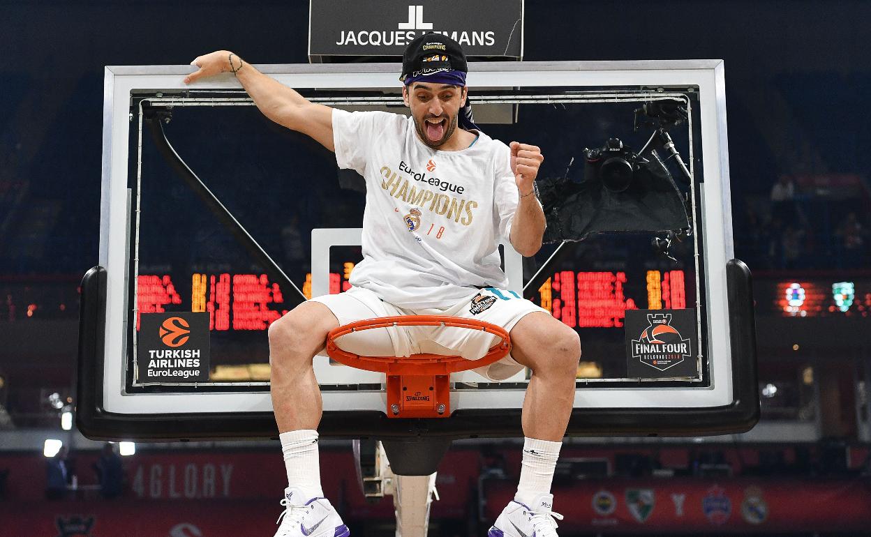 Facundo Campazzo celebra la Euroliga de 2018.