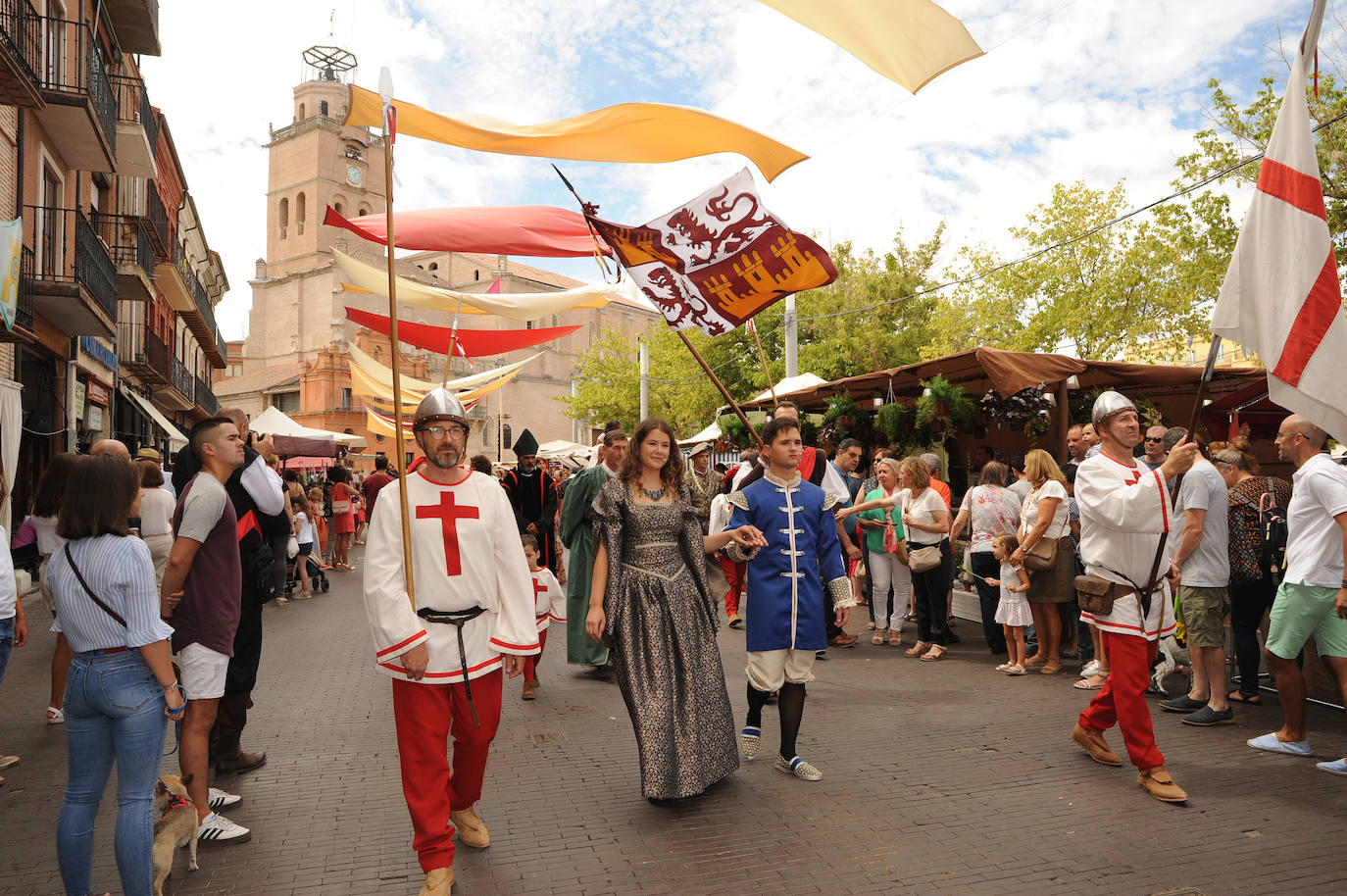 Fotos: Desfile de la reina Isabel y su hermano Alfonso en la Feria Renacentista de Medina del Campo