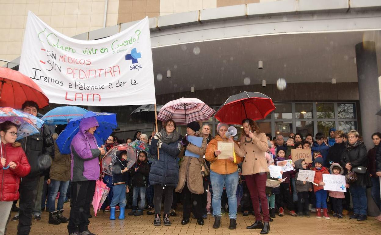 Protesta en enero en Guardo por la falta de pediatra. 