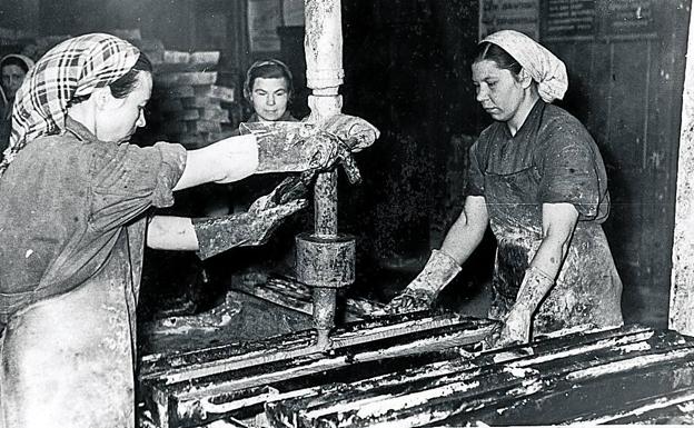 Durante la II Guerra Mundial, la mano de obra femenina permitió llenar el hueco dejado por los hombres.