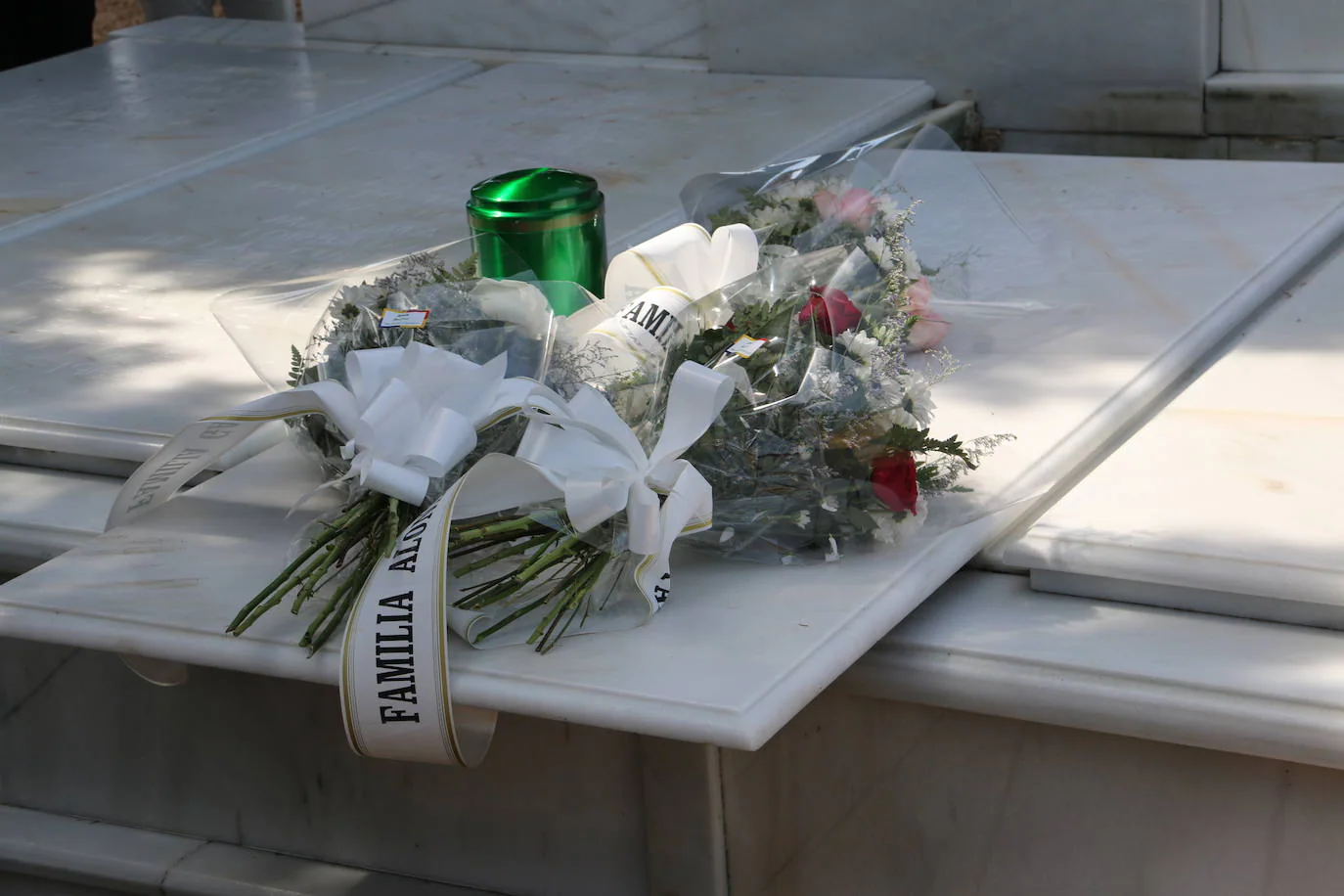 Fotos: Las cenizas de Leopoldo Panero descansan en el cementerio de Astorga