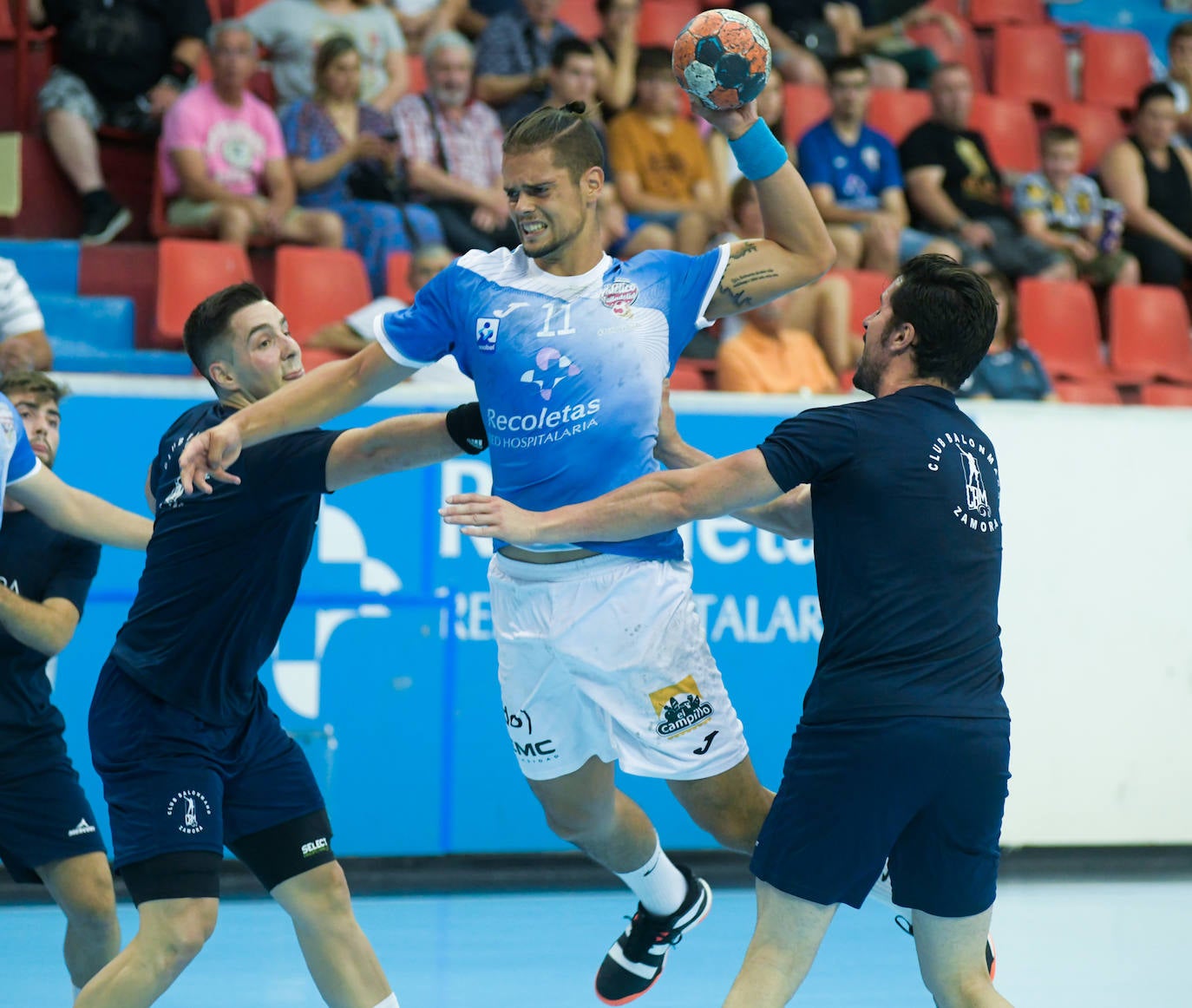 Fotos: Partido de pretemporada entre el Recoletas y el BM Zamora