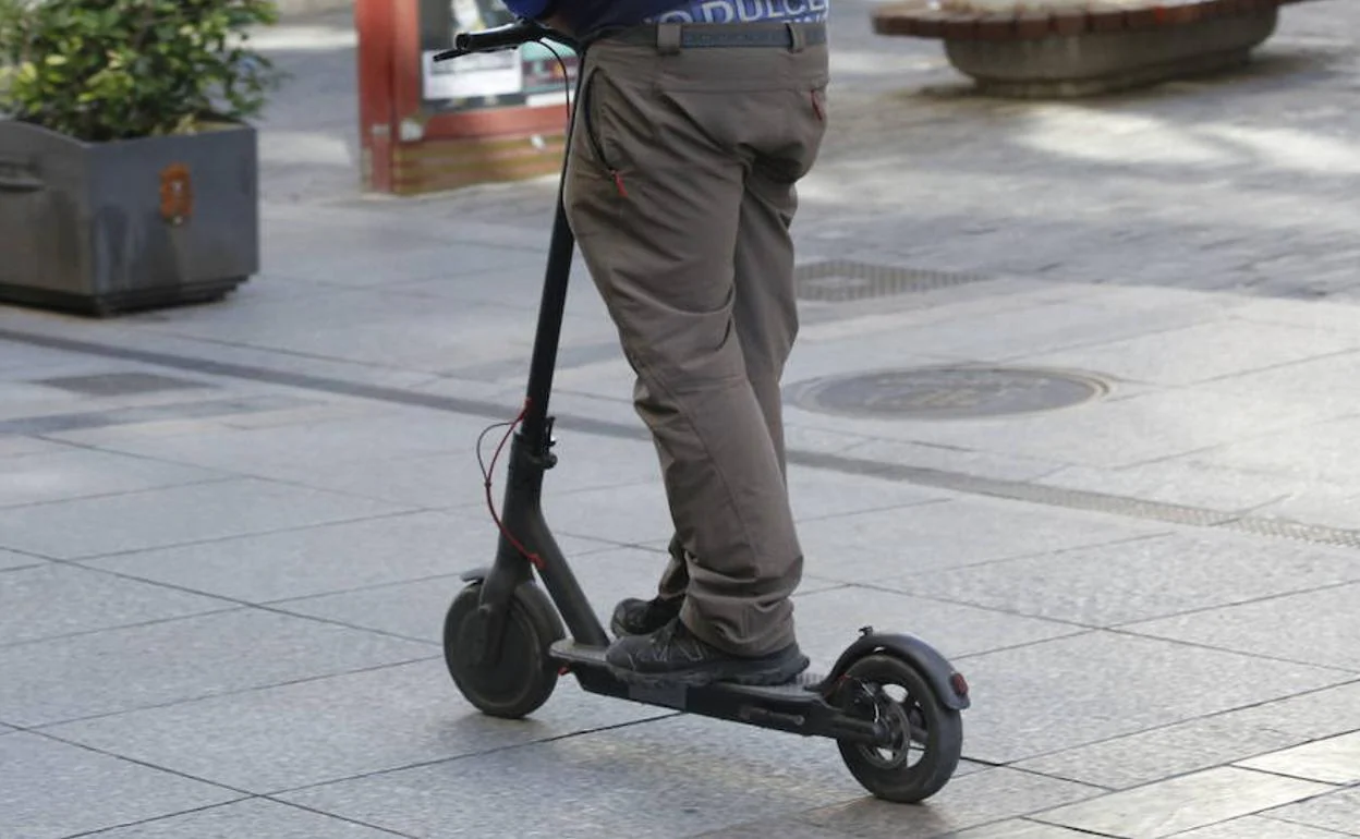 Herida una persona de 58 años al caerse de su patinete eléctrico en Palencia