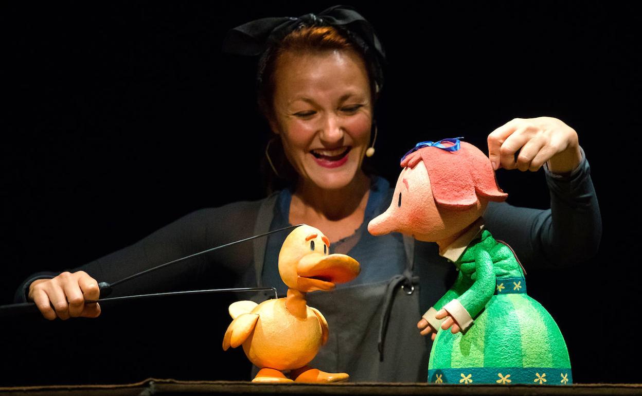 La compañía Marmore Producciones estrenó en castellano 'El Princi-pato'. 