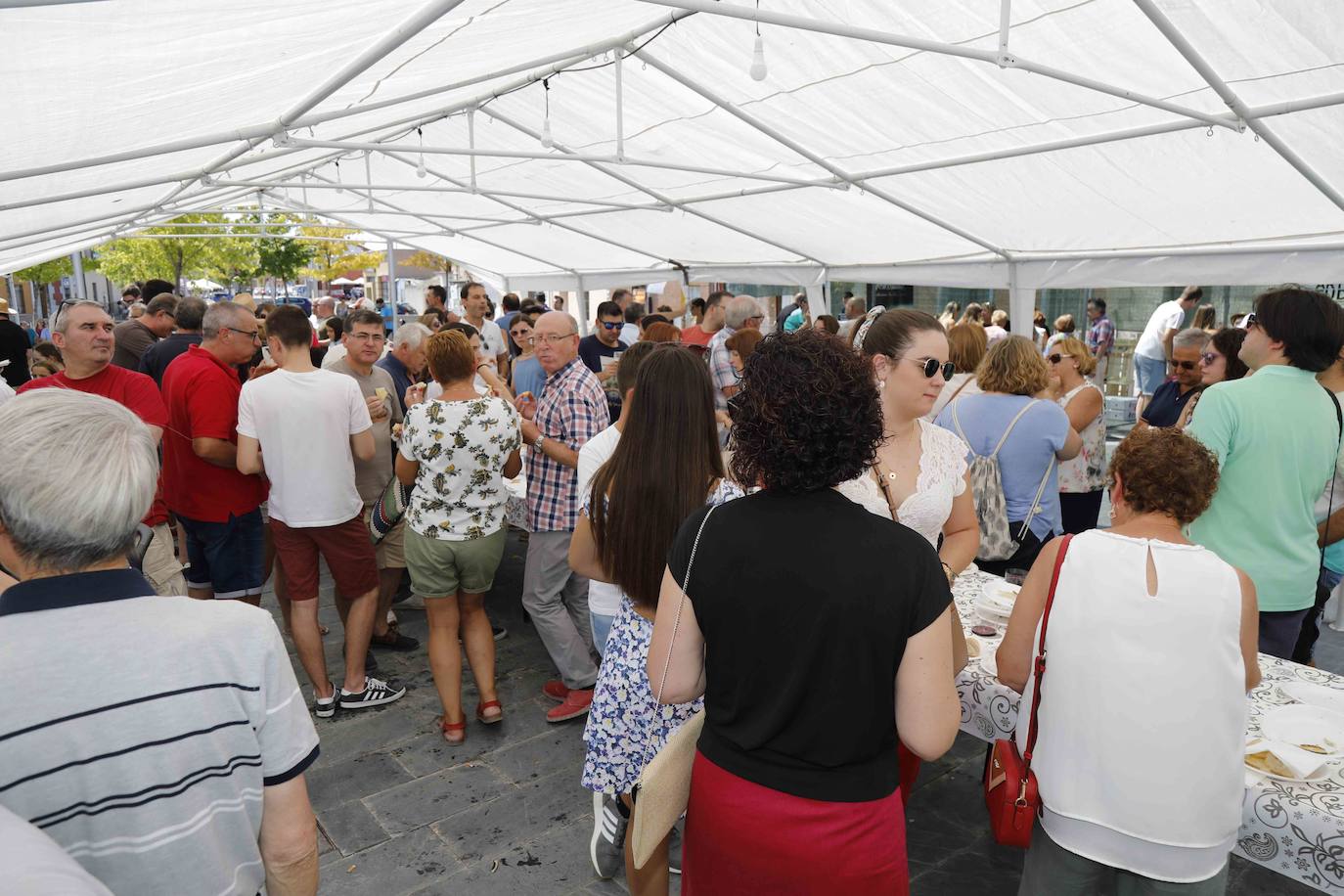 Más de 1.500 visitantes disfrutan de oferta de dos elaboradoras locales, una de Tudela y otra de Cantabria