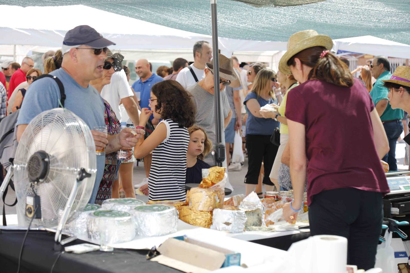 Más de 1.500 visitantes disfrutan de oferta de dos elaboradoras locales, una de Tudela y otra de Cantabria