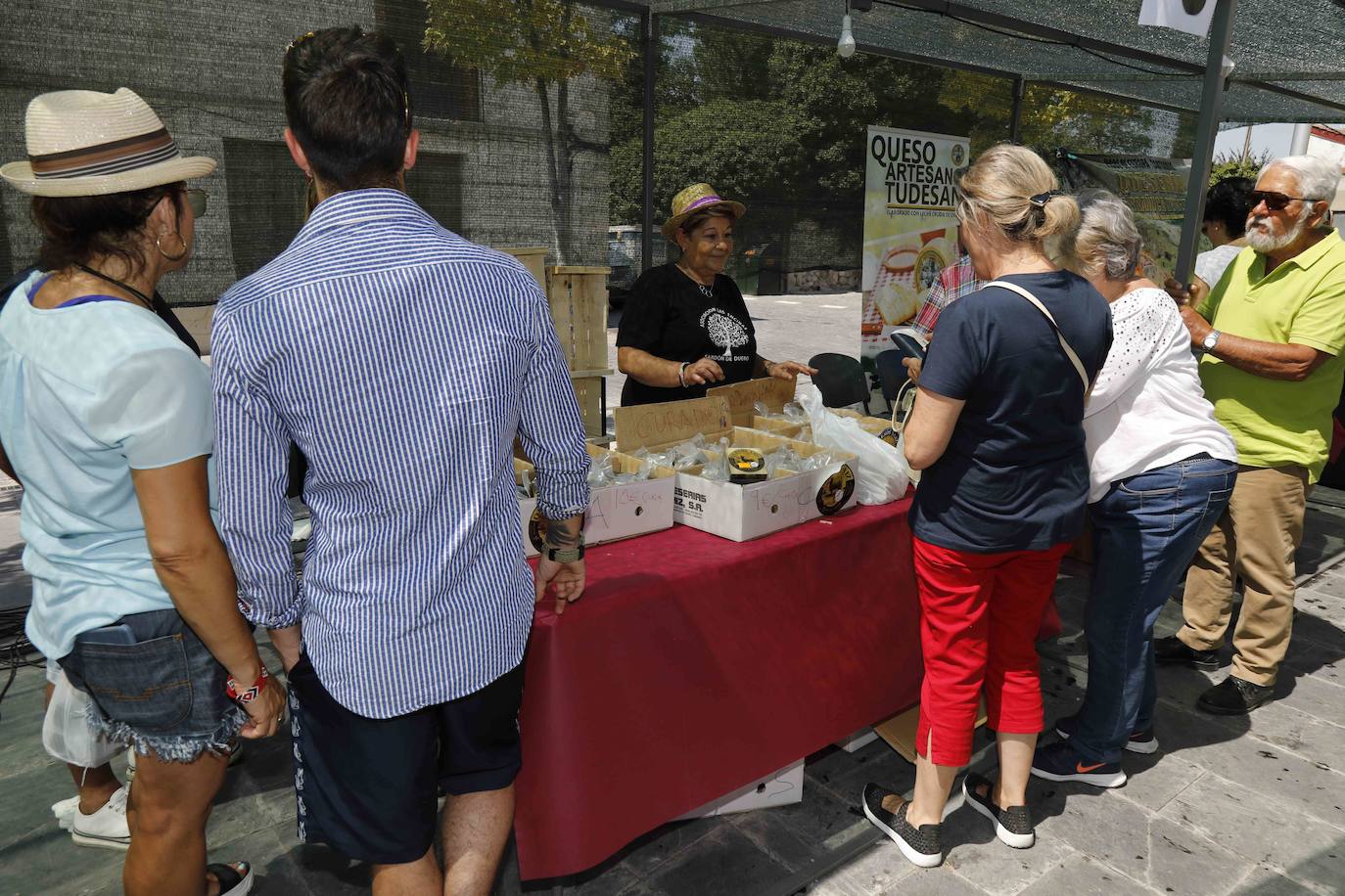 Más de 1.500 visitantes disfrutan de oferta de dos elaboradoras locales, una de Tudela y otra de Cantabria