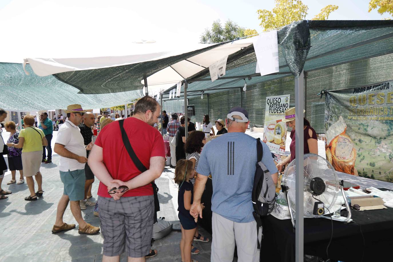 Más de 1.500 visitantes disfrutan de oferta de dos elaboradoras locales, una de Tudela y otra de Cantabria