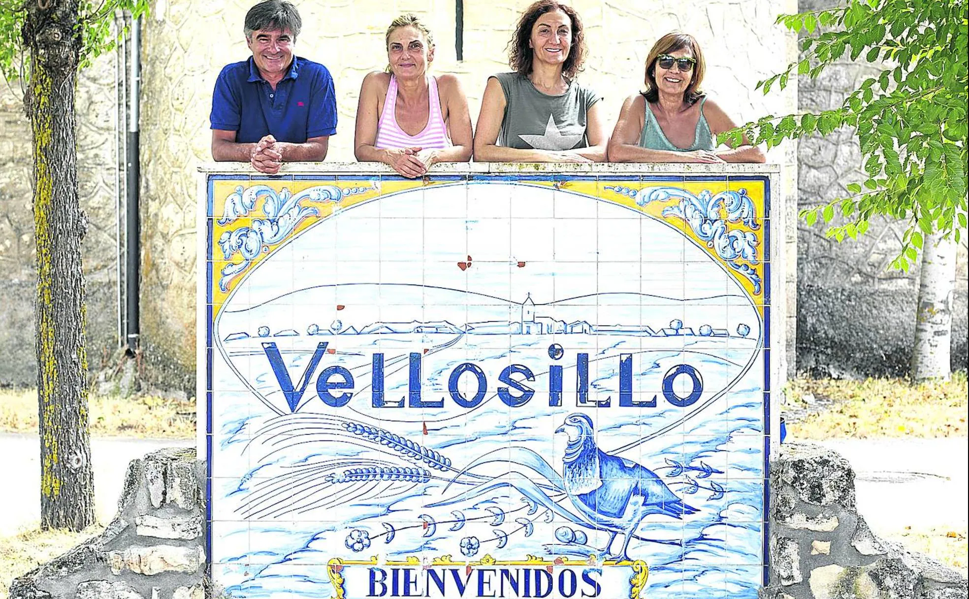 Jorge Juan García, Sonsoles y Mila Contreras y Lourdes García, cabezas visibles de la Asociación de Vecinos de Vellosillo.