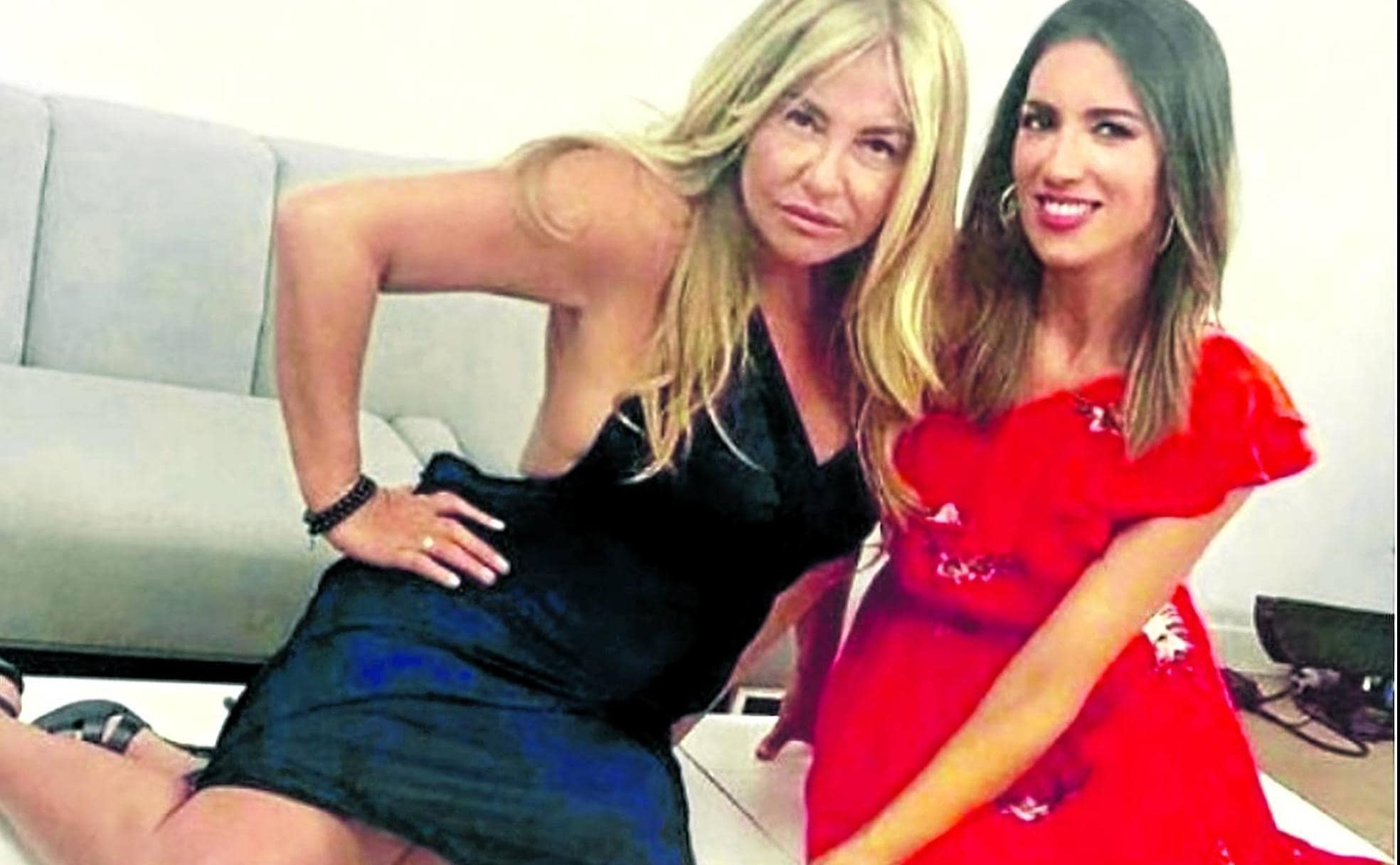Cristina Tárrega posa en plan sexy con su compañera Patricia Pardo.