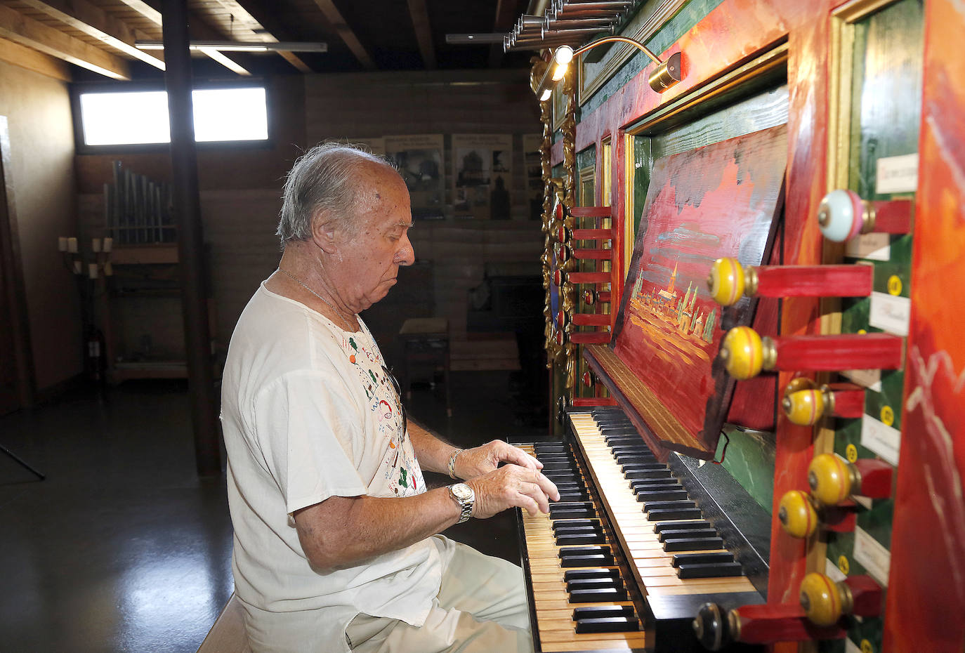Chapelet, en el órgano de la iglesia de San Sebastián de Abarca de Campos. 