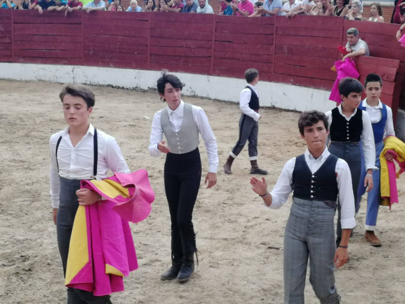 Los alumnos de la Escuela Taurina de Medina de Rioseco hicieron una demostración de su saber hacer en promoción de la tauromaquia