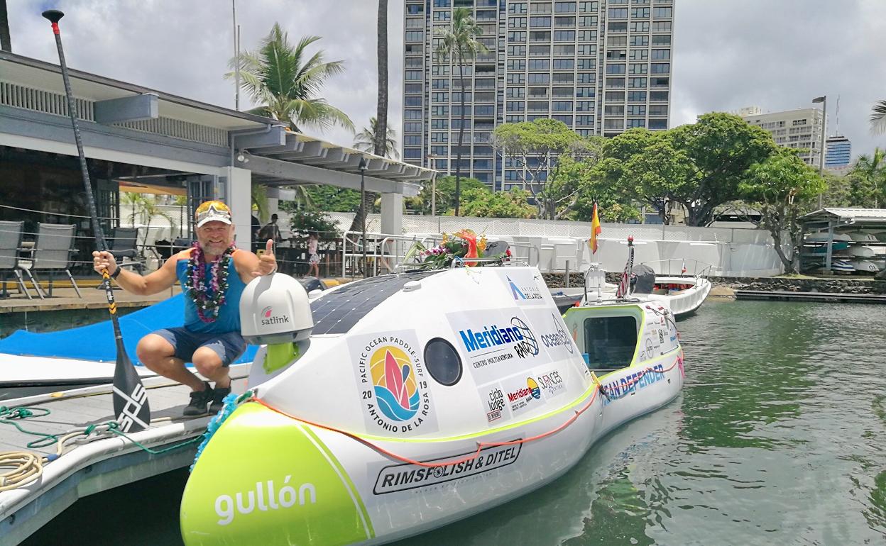 Un vallisoletano cruza el Pacífico en paddle surf para concienciar sobre la protección de los mares