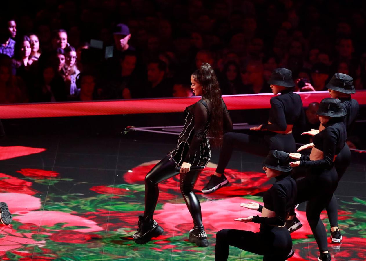 La cantante Rosalía durante su actuación.