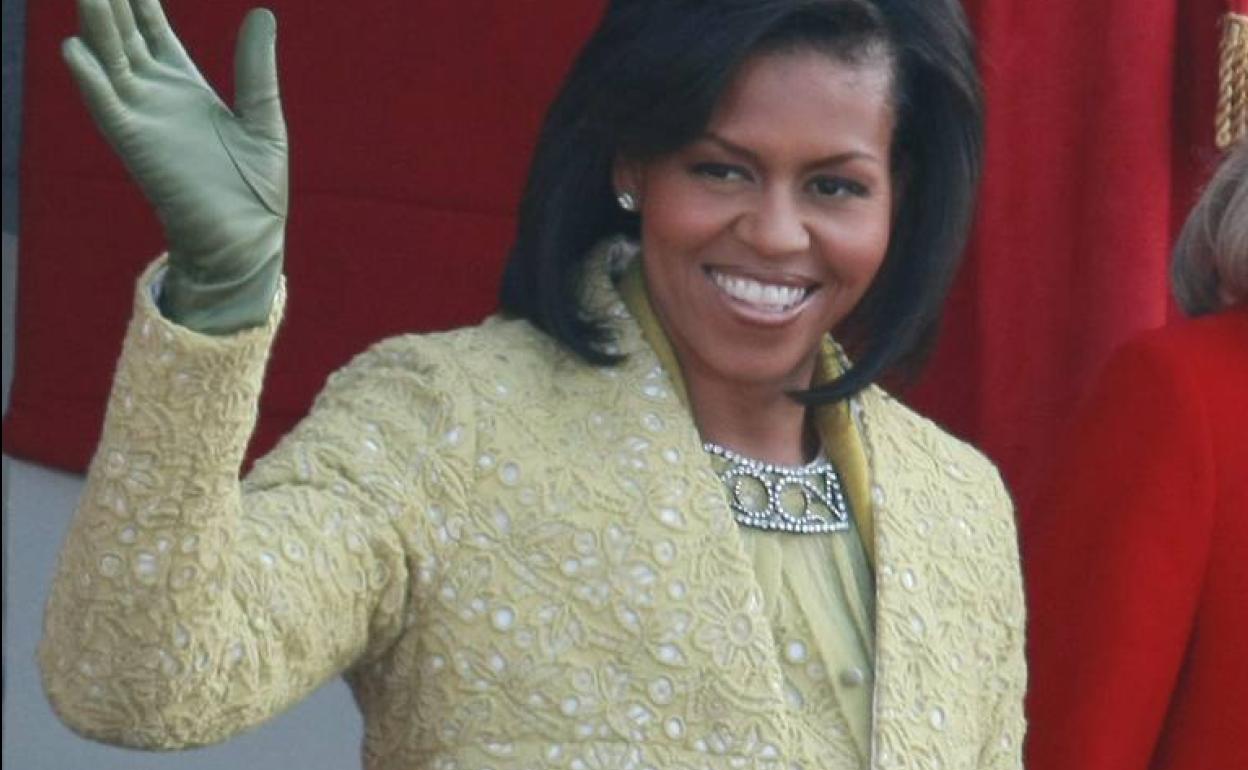 Michelle Obama, con el traje que Isabel Toledo le confeccionó para la primera ceremonia de investidura de su marido.