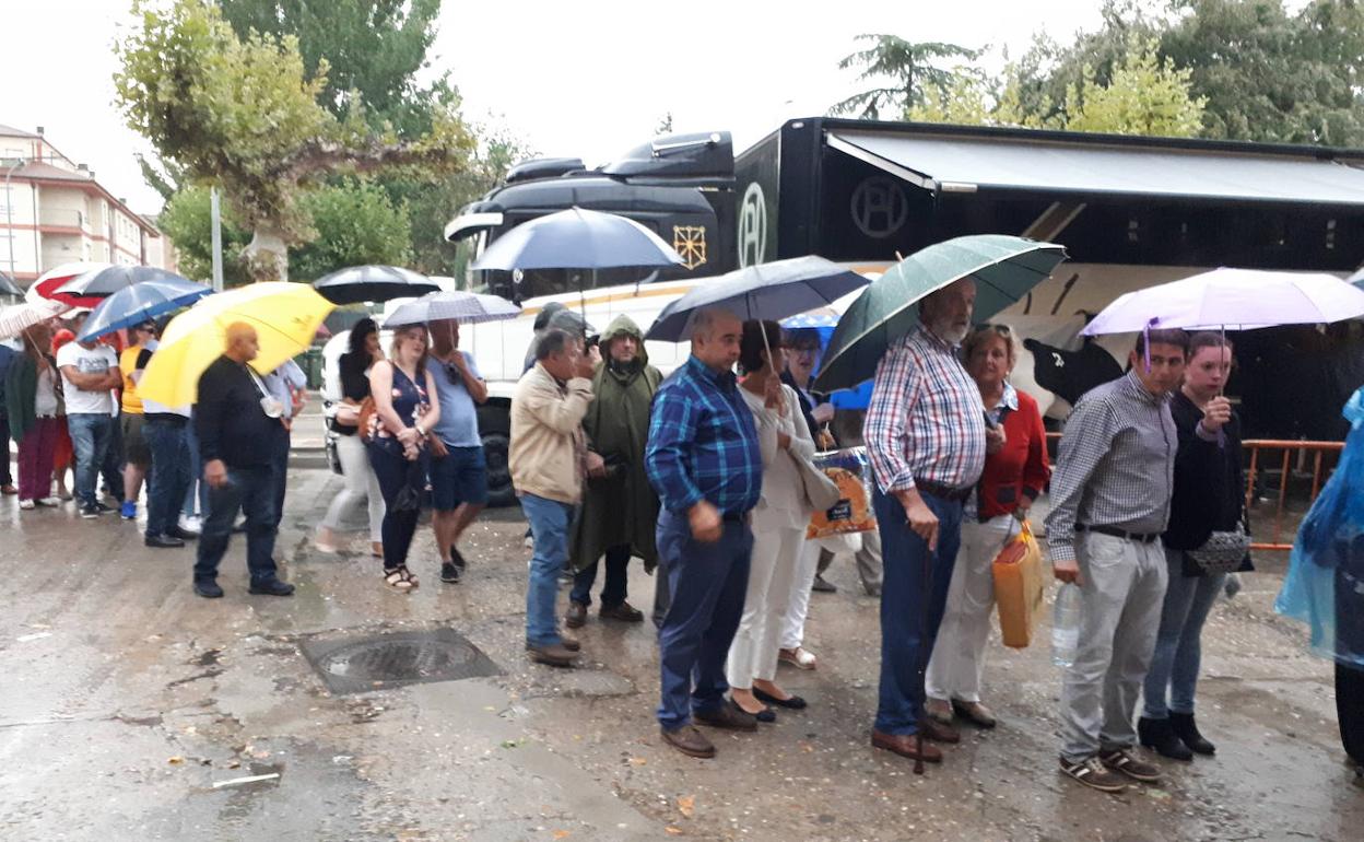 Cola para solicitar la devolución de la entrada. 