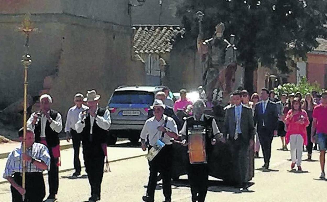 Procesión en honor a San Agustín en Cabreros del Monte.