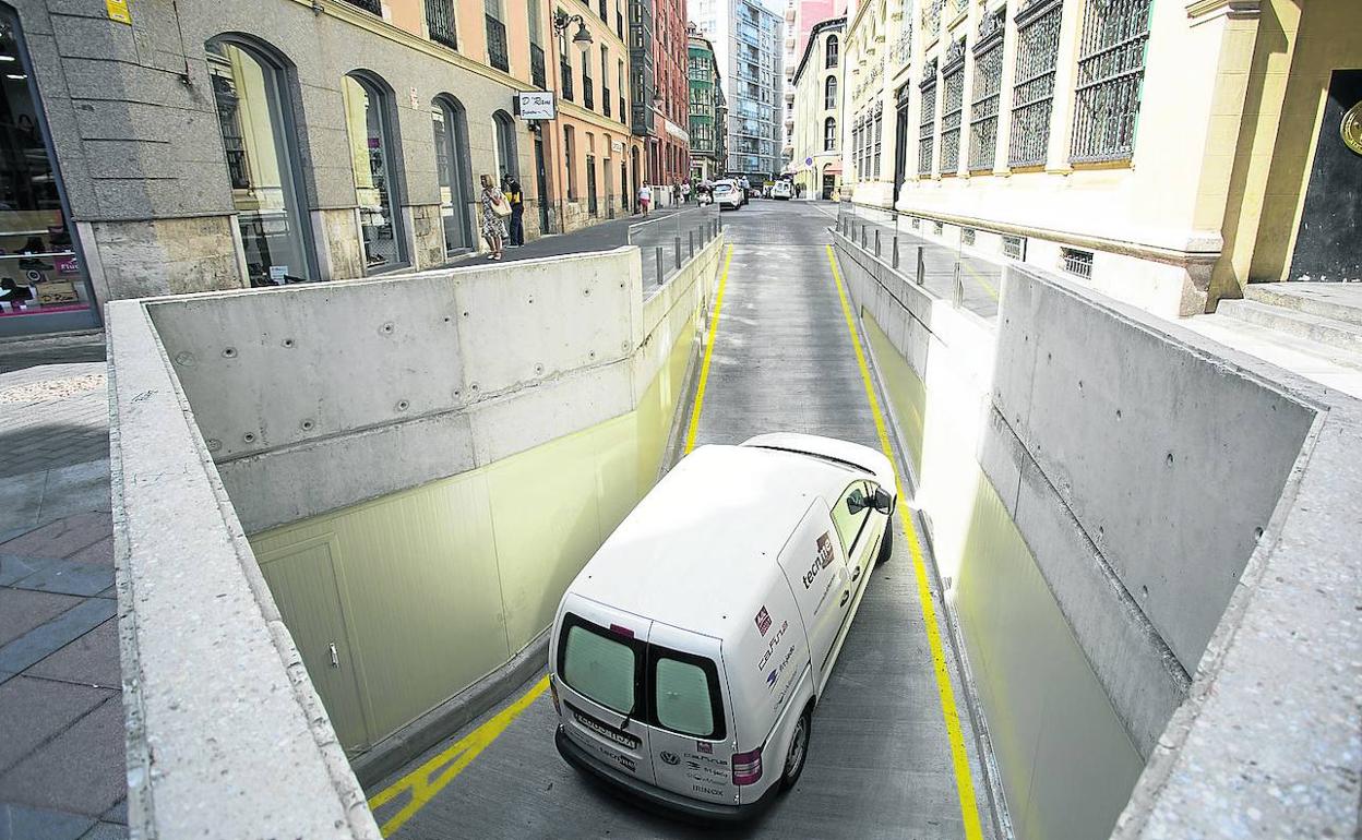 Nueva rampa de salida del aparcamiento de la Plaza Mayor hacia la calle Molinos..