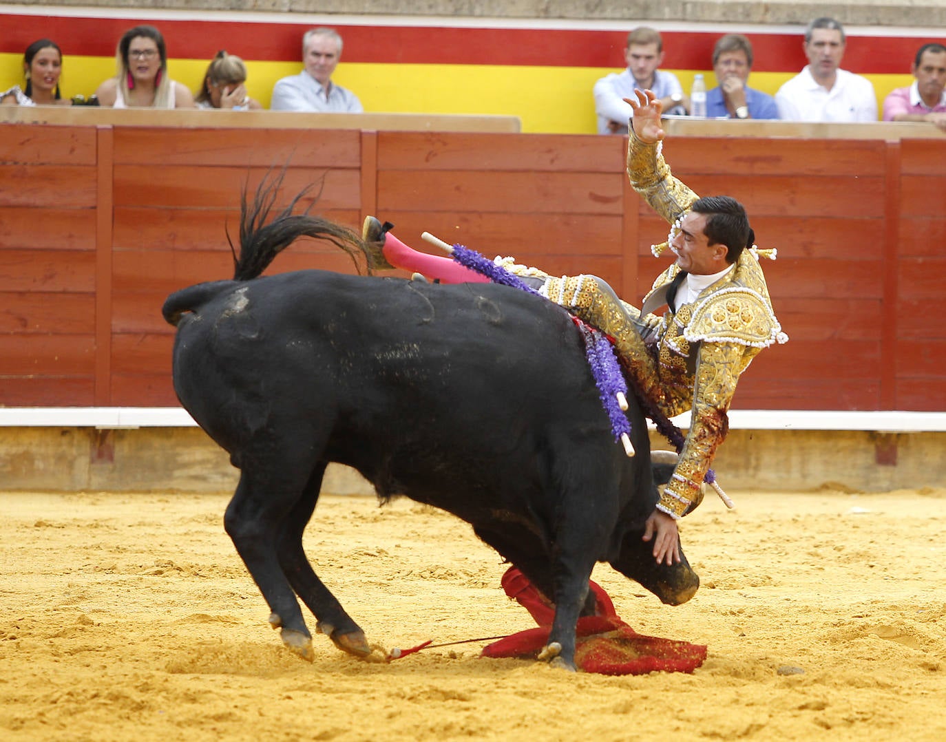 Fotos: La cogida de Paco Urueña en la Plaza de Toros de Palencia