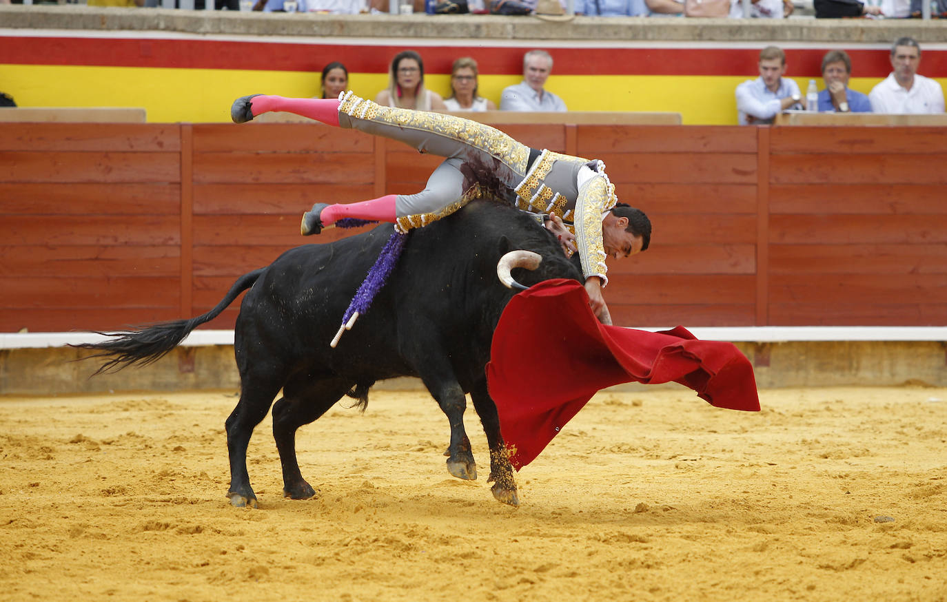Fotos: La cogida de Paco Urueña en la Plaza de Toros de Palencia