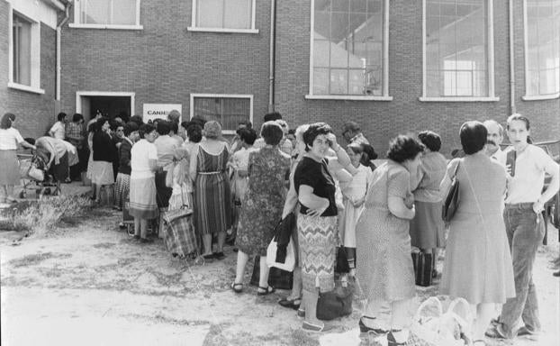 Afectados de Valladolid por el aceite de colza desnaturalizado, en 1981. 