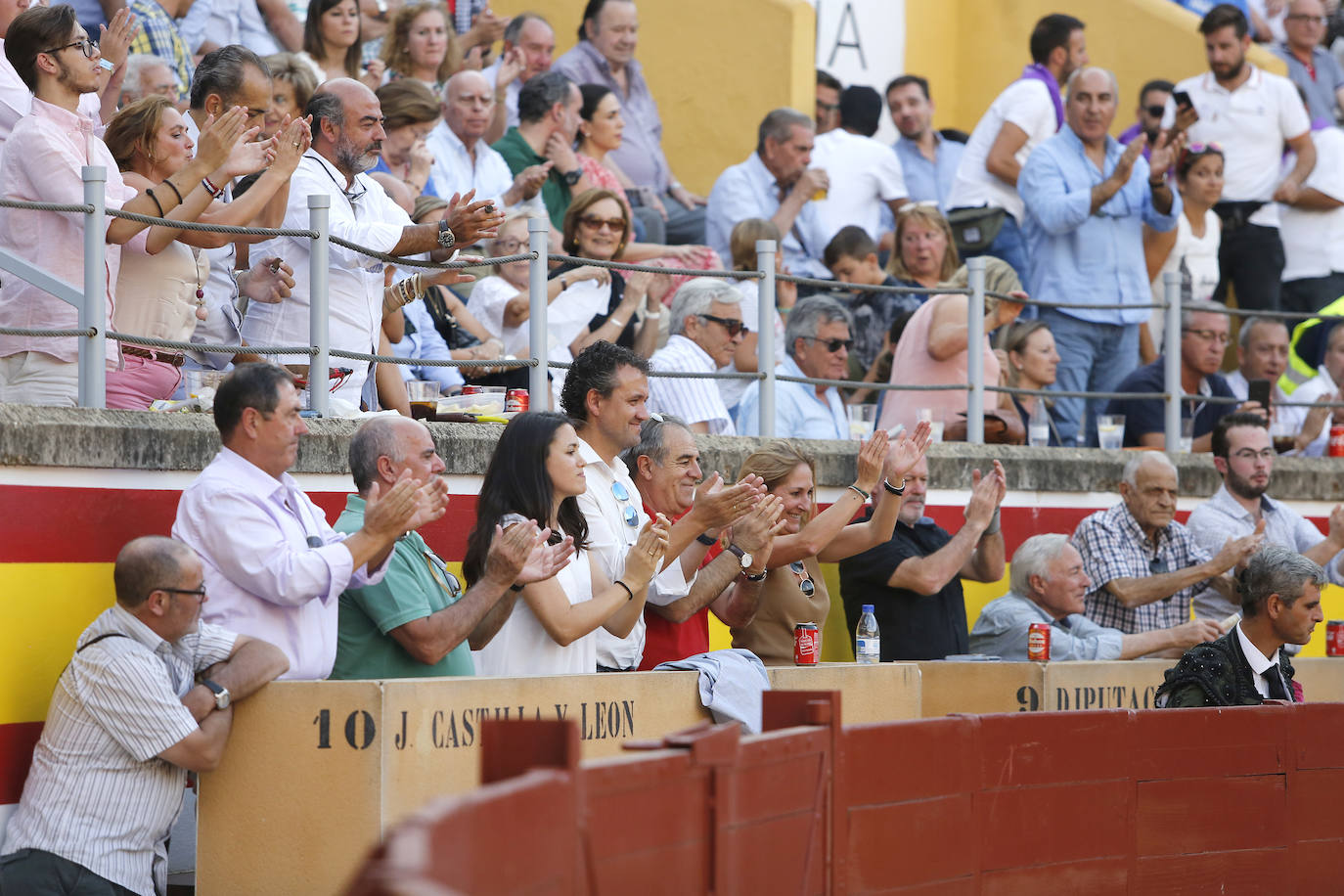 Fotos: Público en la primera de abono de la Feria de San Antolín de Palencia 2019