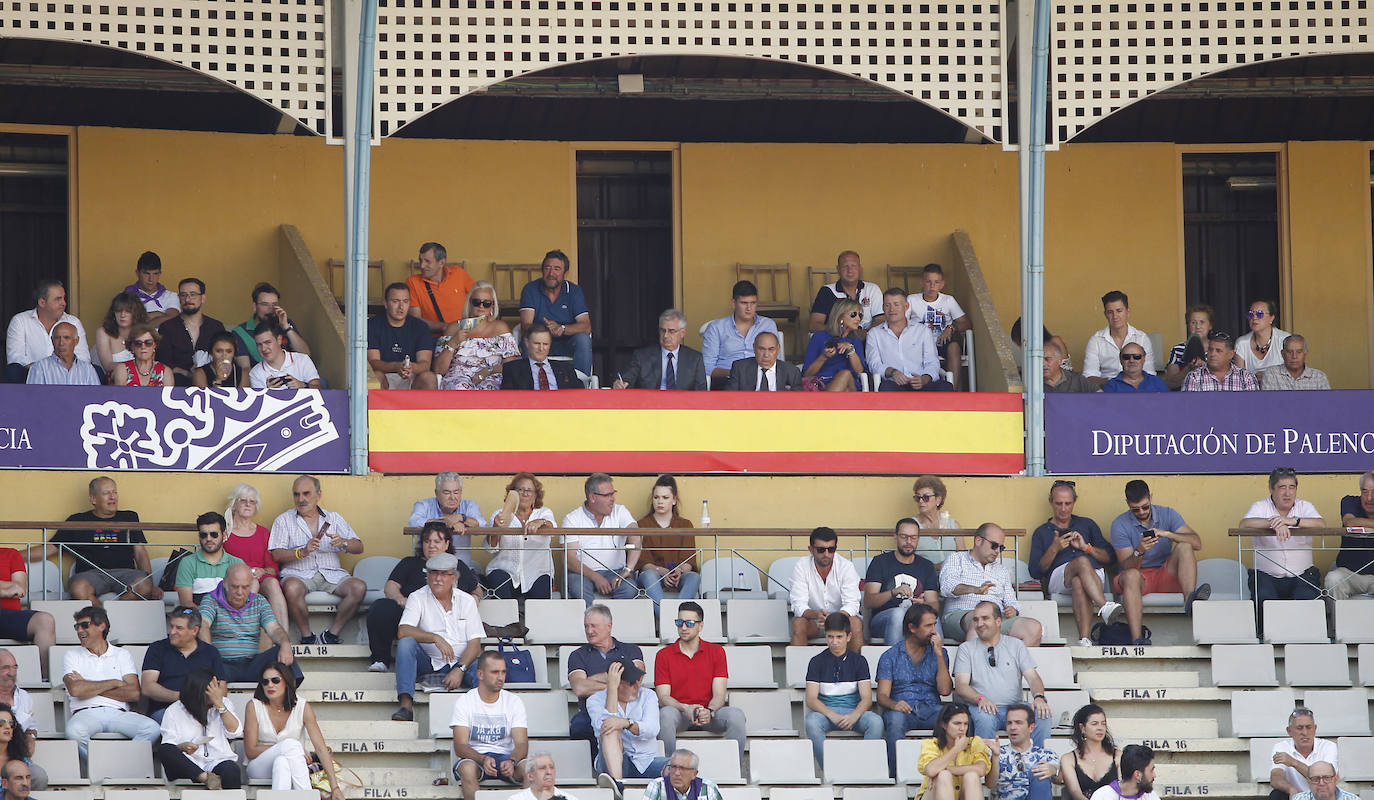 Fotos: Público en la primera de abono de la Feria de San Antolín de Palencia 2019