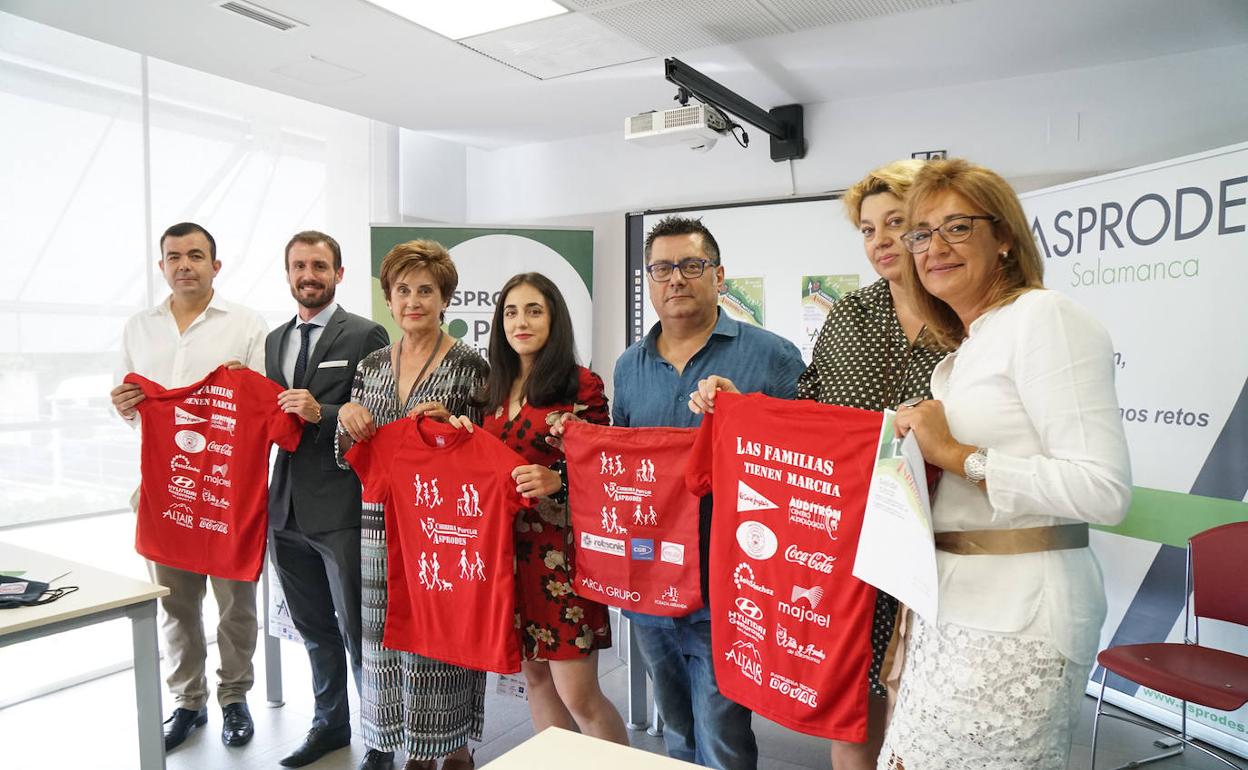 Organizadores y patrocinadores de laVCarrera Popular.