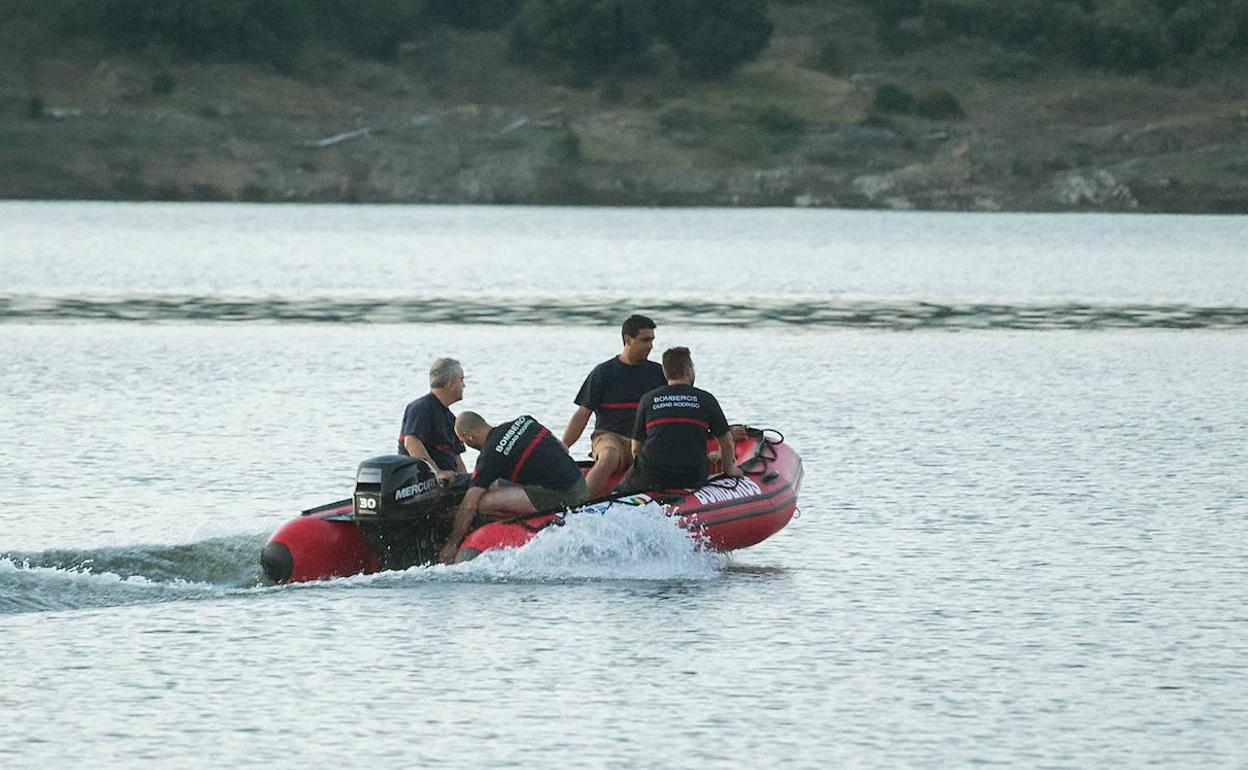 Cuerpo de Bomberos en una acción de búsqueda.