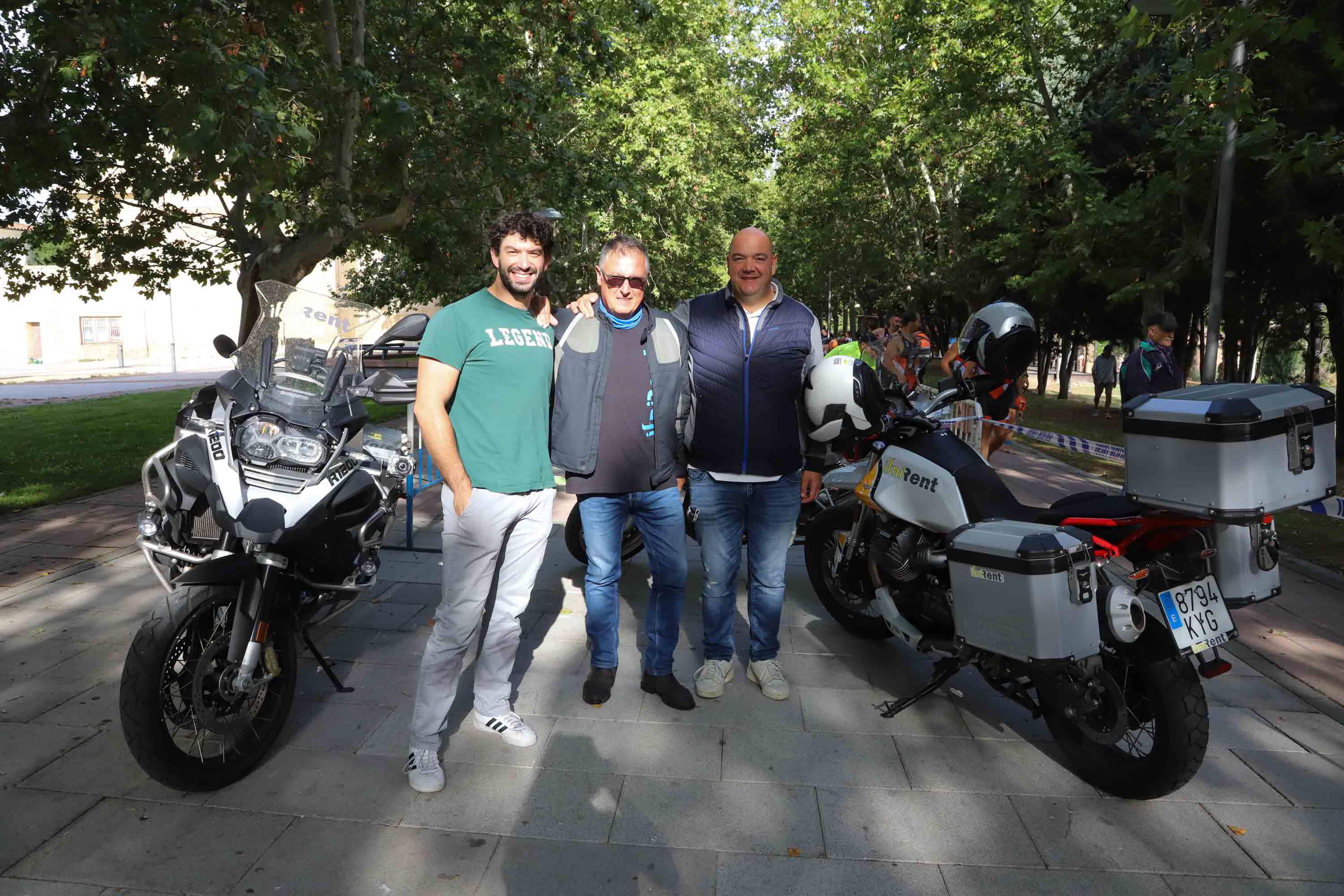 Miguel Risco y Esther Gómez repiten victoria en una prueba que reunió a 250 atletas que recorrieron el casco histórico a nado, en bici y corriendo