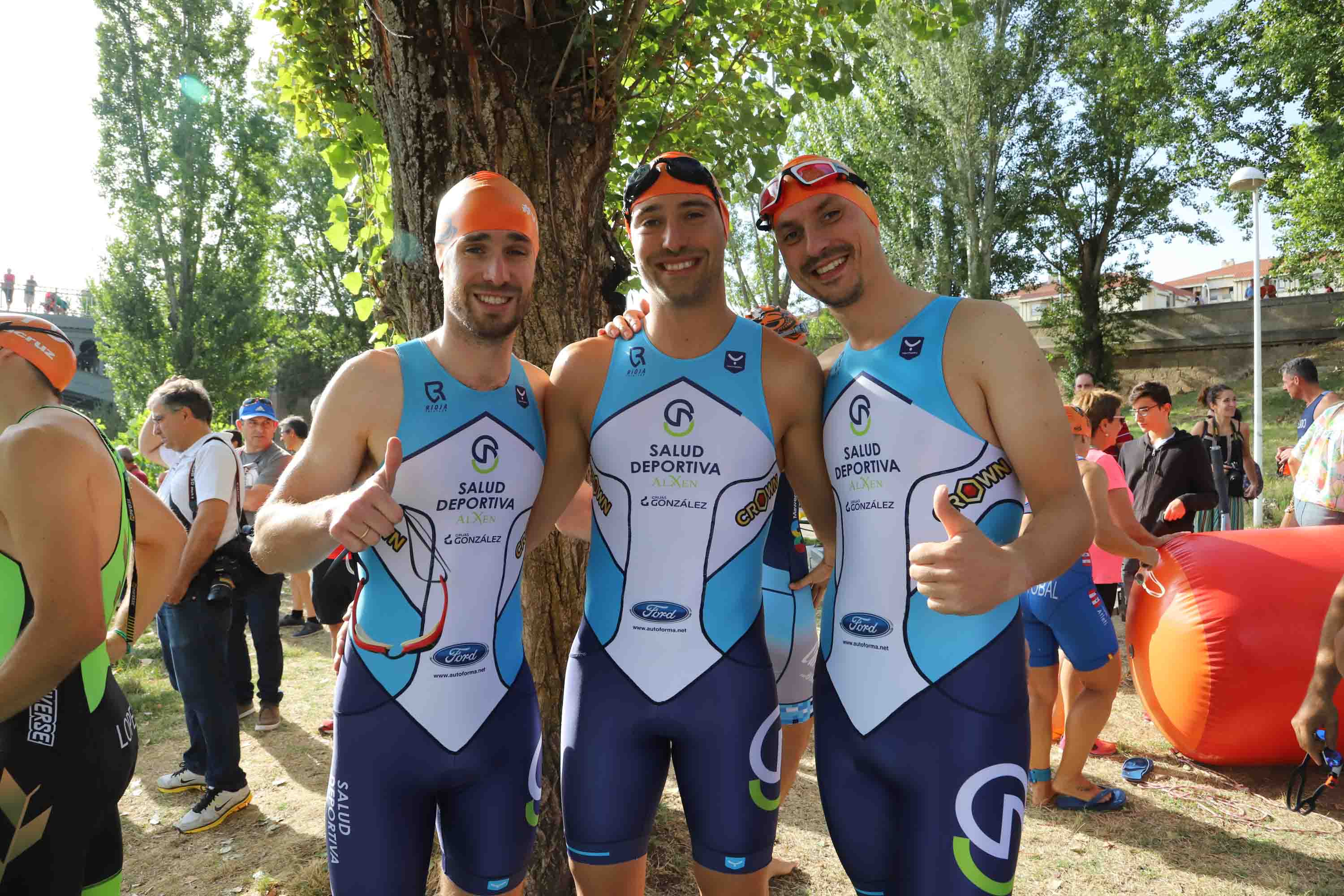 Miguel Risco y Esther Gómez repiten victoria en una prueba que reunió a 250 atletas que recorrieron el casco histórico a nado, en bici y corriendo