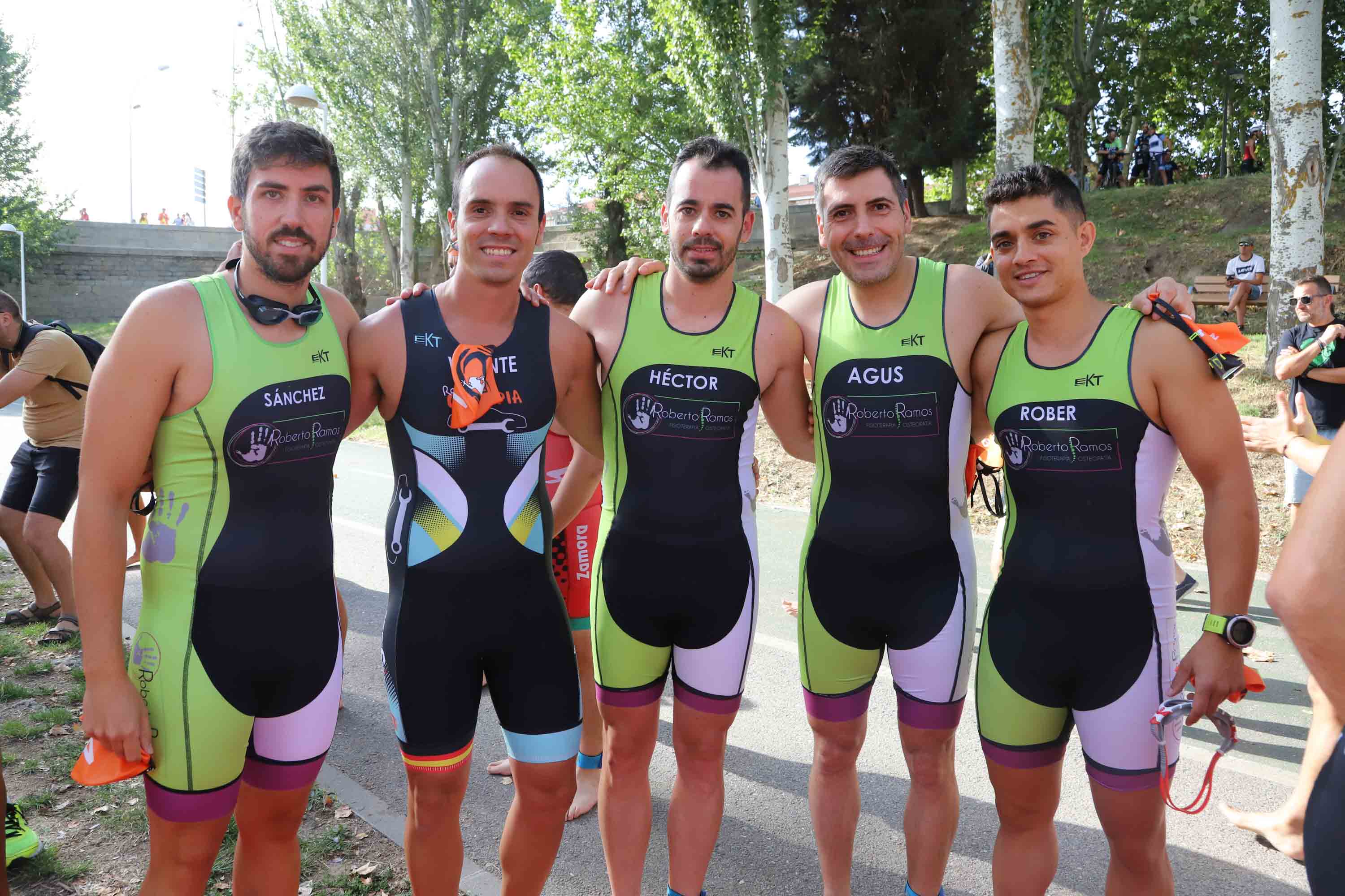 Miguel Risco y Esther Gómez repiten victoria en una prueba que reunió a 250 atletas que recorrieron el casco histórico a nado, en bici y corriendo
