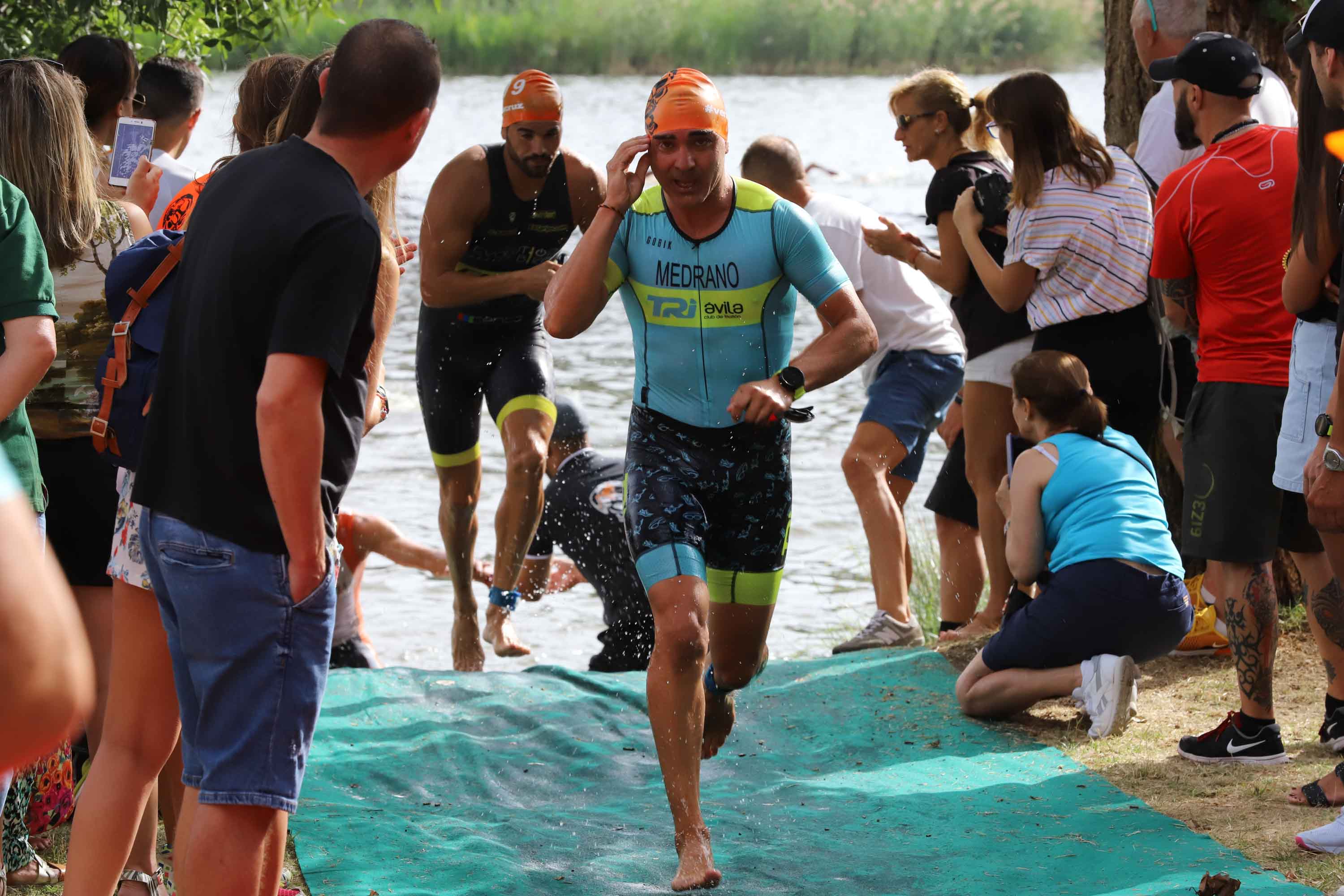 Miguel Risco y Esther Gómez repiten victoria en una prueba que reunió a 250 atletas que recorrieron el casco histórico a nado, en bici y corriendo
