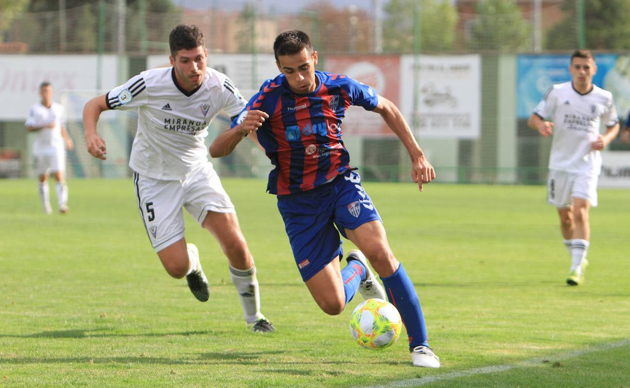 Gómez, en un momento del partido frente al Mirandés B.