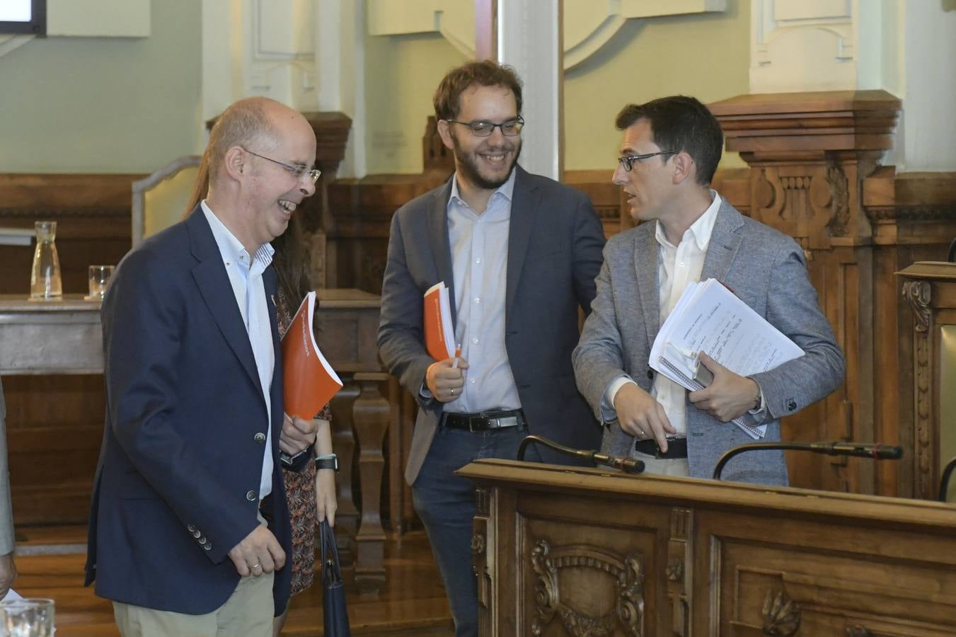 El concejal del Grupo municipal Popular y exvicepresidente de la Junta, José Antonio De Santiago-Juárez, ha asegurado en el pleno que apoya al alcalde de Valladolid en la reivindicación de más fondos para la ciudad «porque es la capital y porque tiene más habitantes»