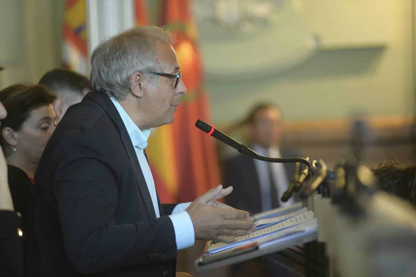 El concejal del Grupo municipal Popular y exvicepresidente de la Junta, José Antonio De Santiago-Juárez, ha asegurado en el pleno que apoya al alcalde de Valladolid en la reivindicación de más fondos para la ciudad «porque es la capital y porque tiene más habitantes»