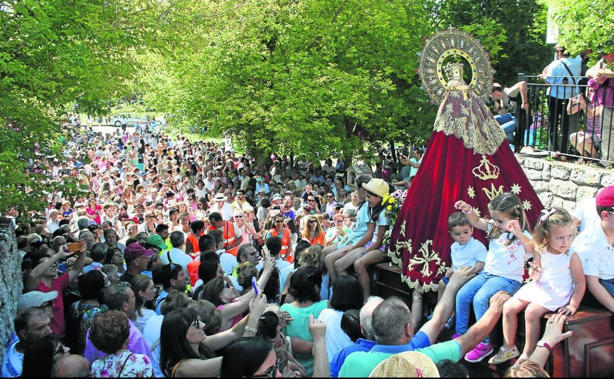 Procesión de la romería de la Virgen de El Henar. 