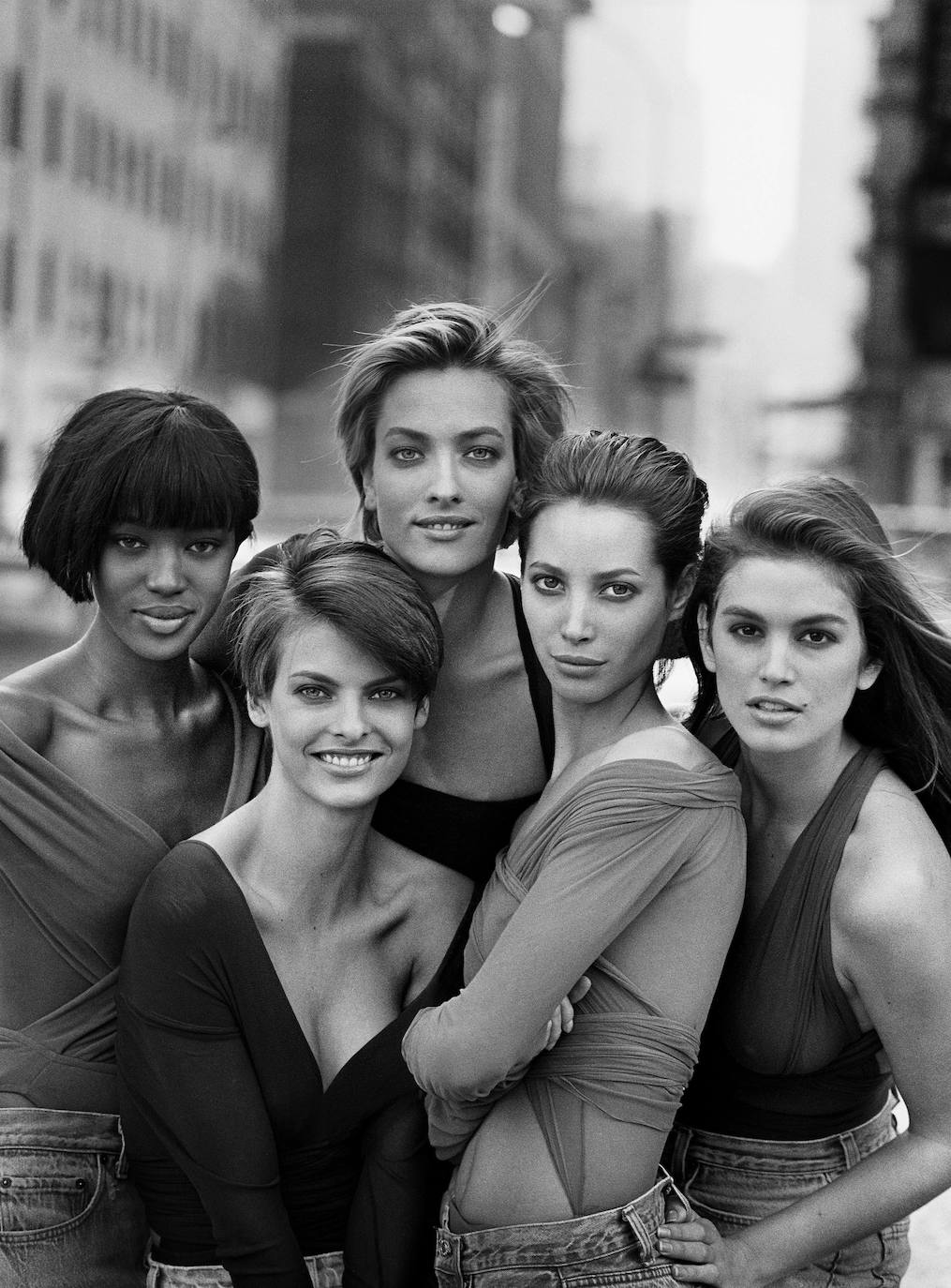 De izquierda a derecha, las supermodelos de los 90 Naomi Campbell, Linda Evangelista, Tatjana Patitz, Christy Turlington y Cindy Crawford. 
