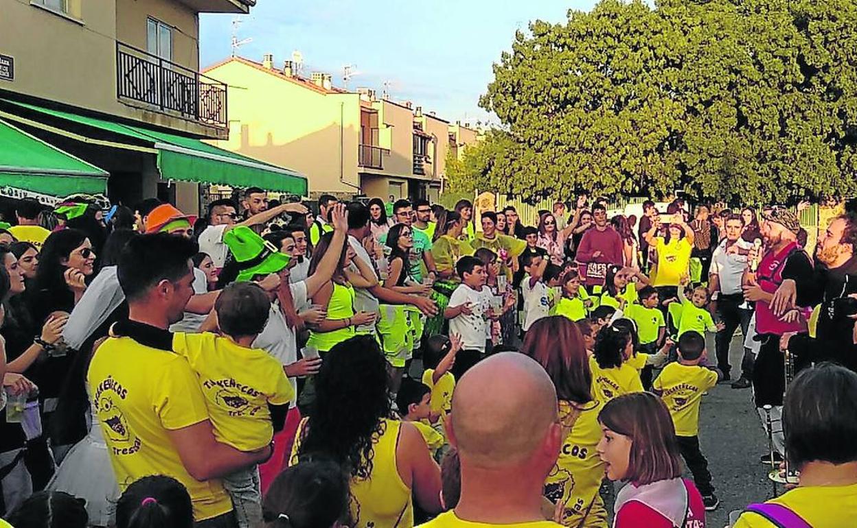 Una de las muchas actividades de las fiestas de Trescasas, con los niños como protagonistas. 