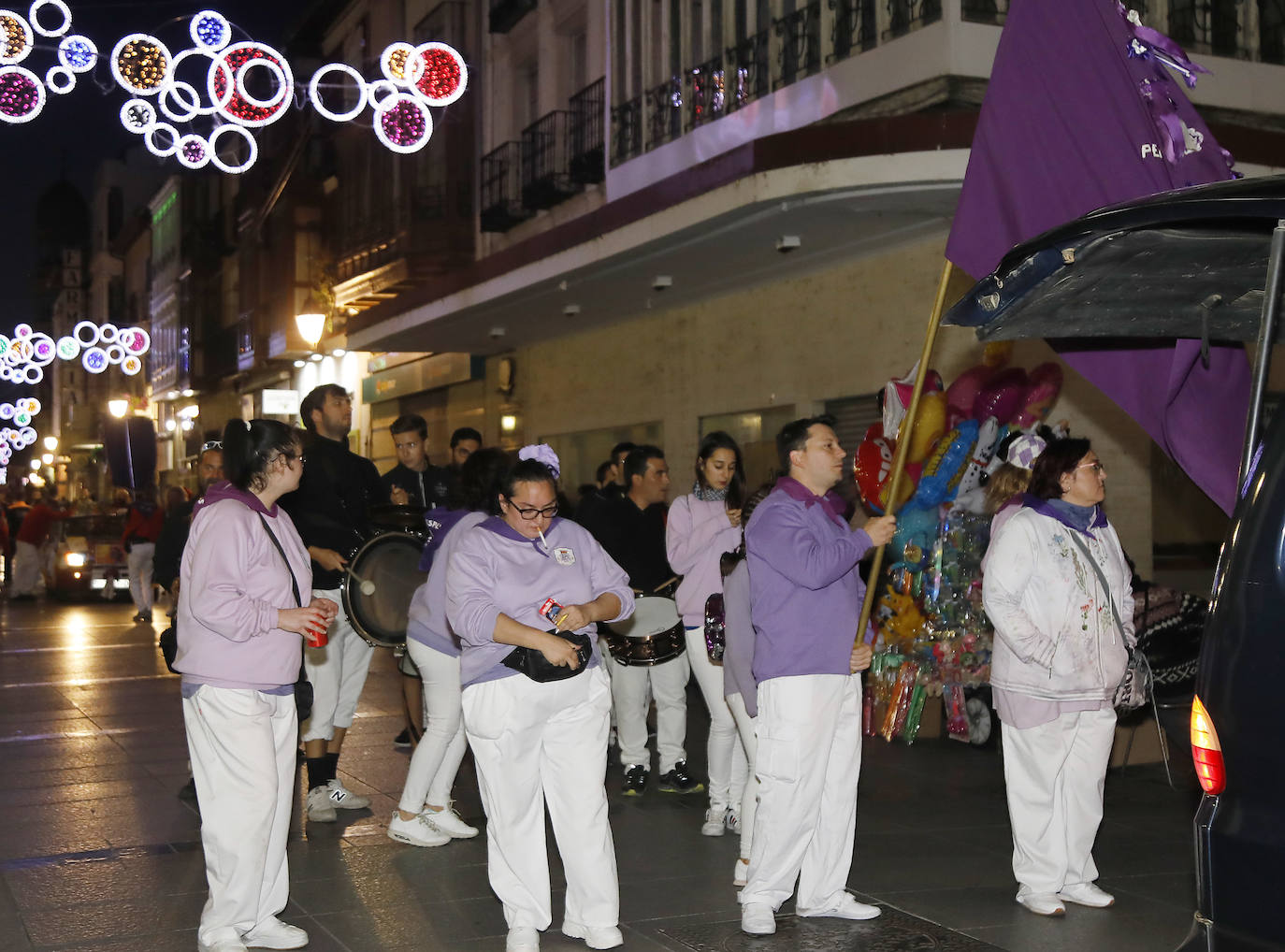 Fotos: Desfile de peñas en la Calle Mayor de Palencia