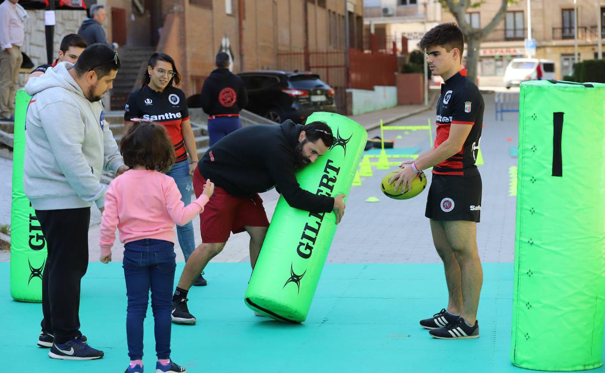 Una exhibición de rugby en la zona de la Alamedilla.