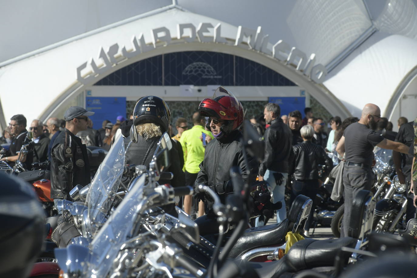 Fotos: Concentración de motos en la Cúpula del Milenio con motivo de las fiestas de Valladolid