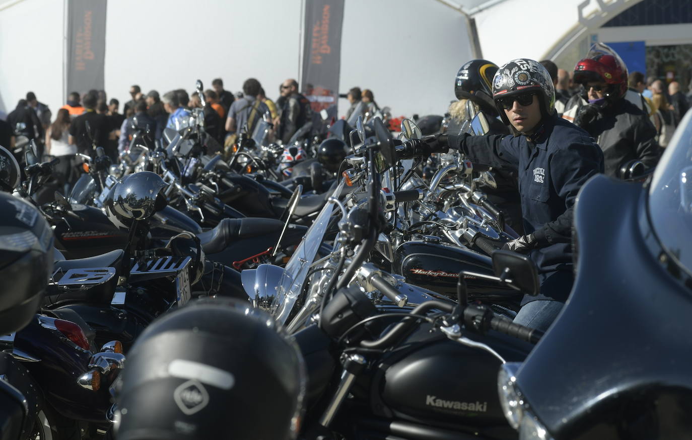 Fotos: Concentración de motos en la Cúpula del Milenio con motivo de las fiestas de Valladolid