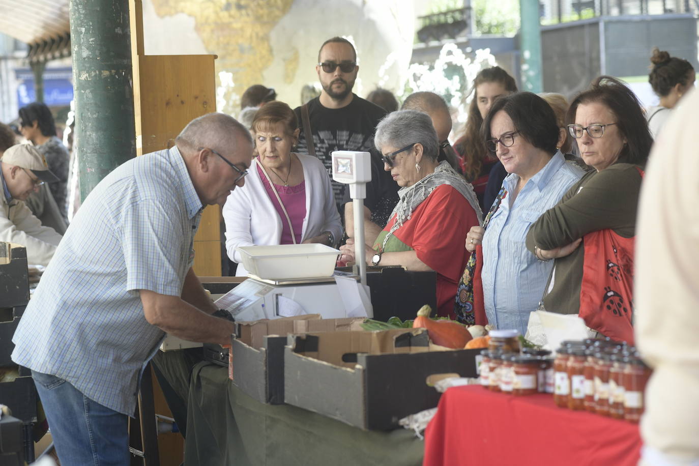 Fotos: Mercado ecológico en la Plaza de España