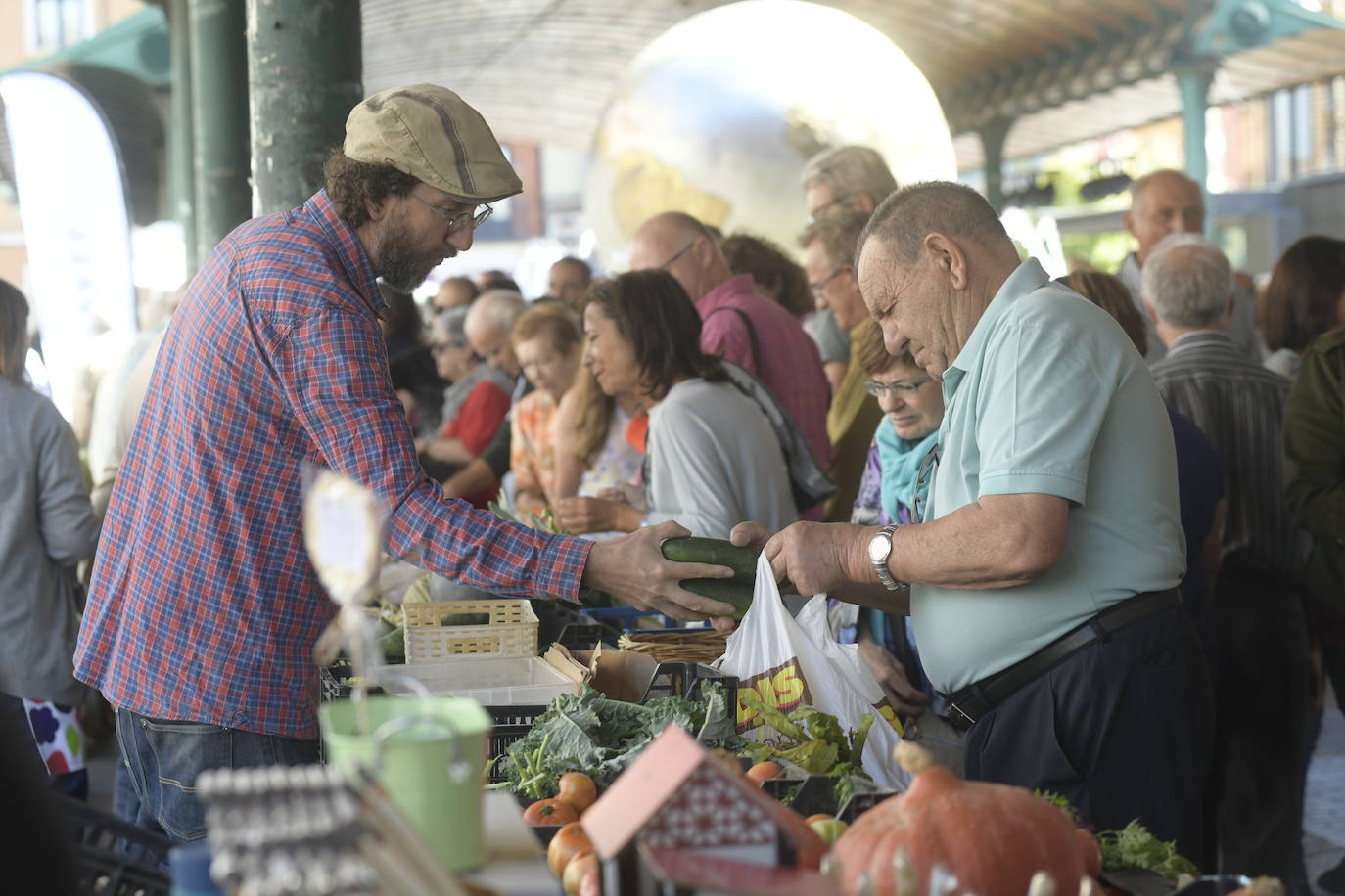 Fotos: Mercado ecológico en la Plaza de España